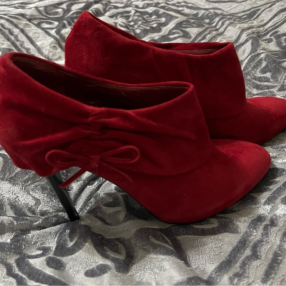 Guess Red Vegan Suede Heels sz 8.5 - Picture 2 of 11